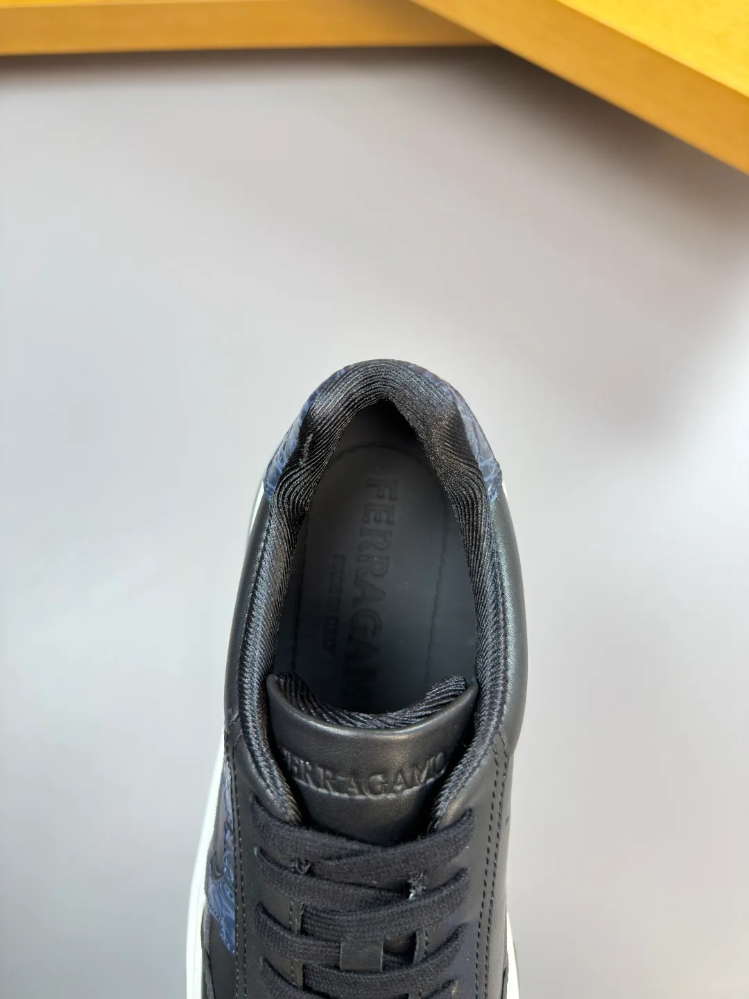 Men's men's shoes 💰440 [New style] 🏃‍♂️🏃‍♂️[Ferragamo] Ferragamo - High-end quality original order·Casual sports shoes -Upper: 🔝Nappa calfskin, suede calfskin, shoe body. Sewing brand totem, tongue air pressure brand logo -Inner: water-dyed cowhide -Outsole: ultra-light TPU foam rubber; molded outsole -Ultra-high quality control and fine workmanship: outstanding (high-end, extravagance, grade) -Size: 38-45 (46, can be customized)